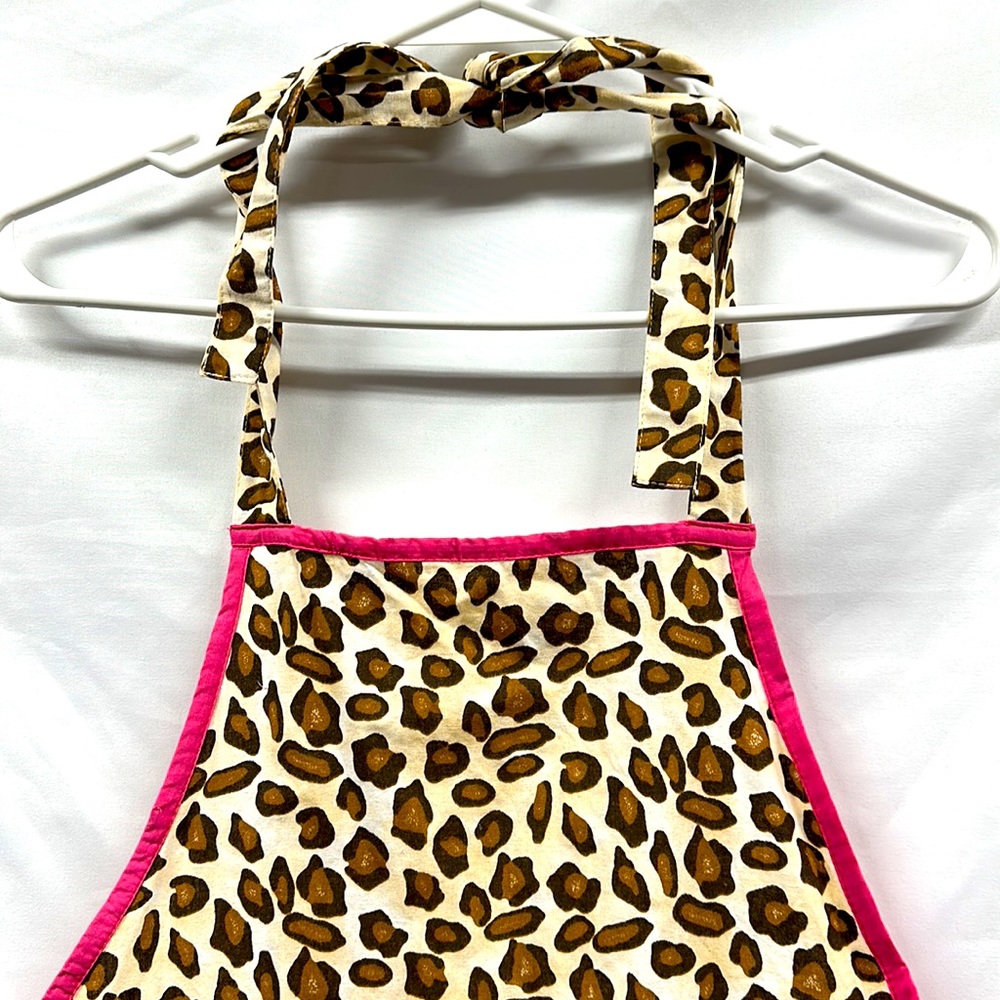 Kitchen Apron Boston Color Collection Leopard Print with Pink Trim - Picture 3 of 6